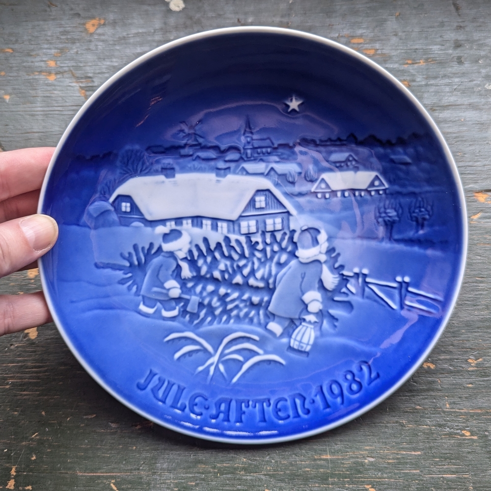 The Christmas Tree, Vintage 1982 Bing & Grøndahl blue and white plate